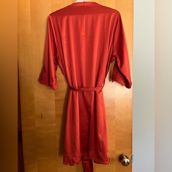 Women’s Knee Length Robe - Picture 2 of 4